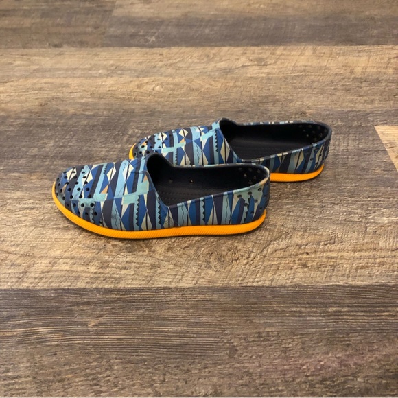Native Verona Print Junior Slip On Sneaker, Regatta Blue/Begonia - Picture 3 of 9